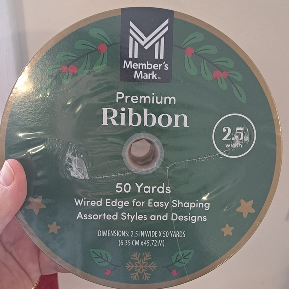 Bundle Of 6 Traditional Christmas Wired Ribbon. - Picture 5 of 13